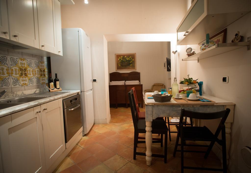 Apartament La Dimora Di Grimoaldo Salerno Pokój zdjęcie